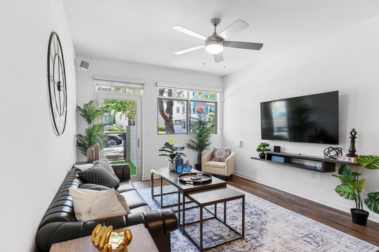 Beverly Grove Chic City Oasis 2 Bedroom Apt With Den 138 Los Angeles Exteriér fotografie